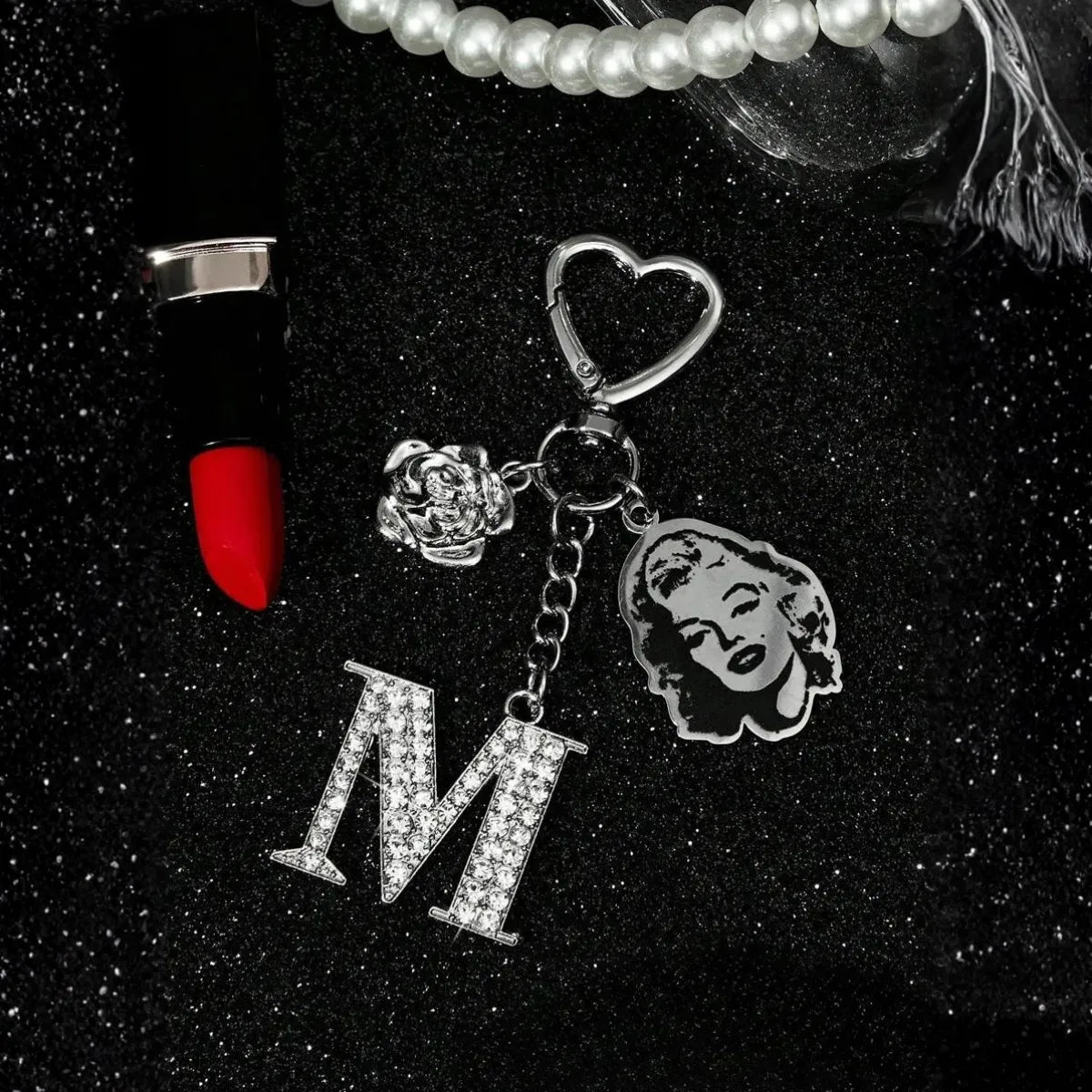 Chaveiro Marilyn Monroe Metal Letra M Strass Rosa Prateado