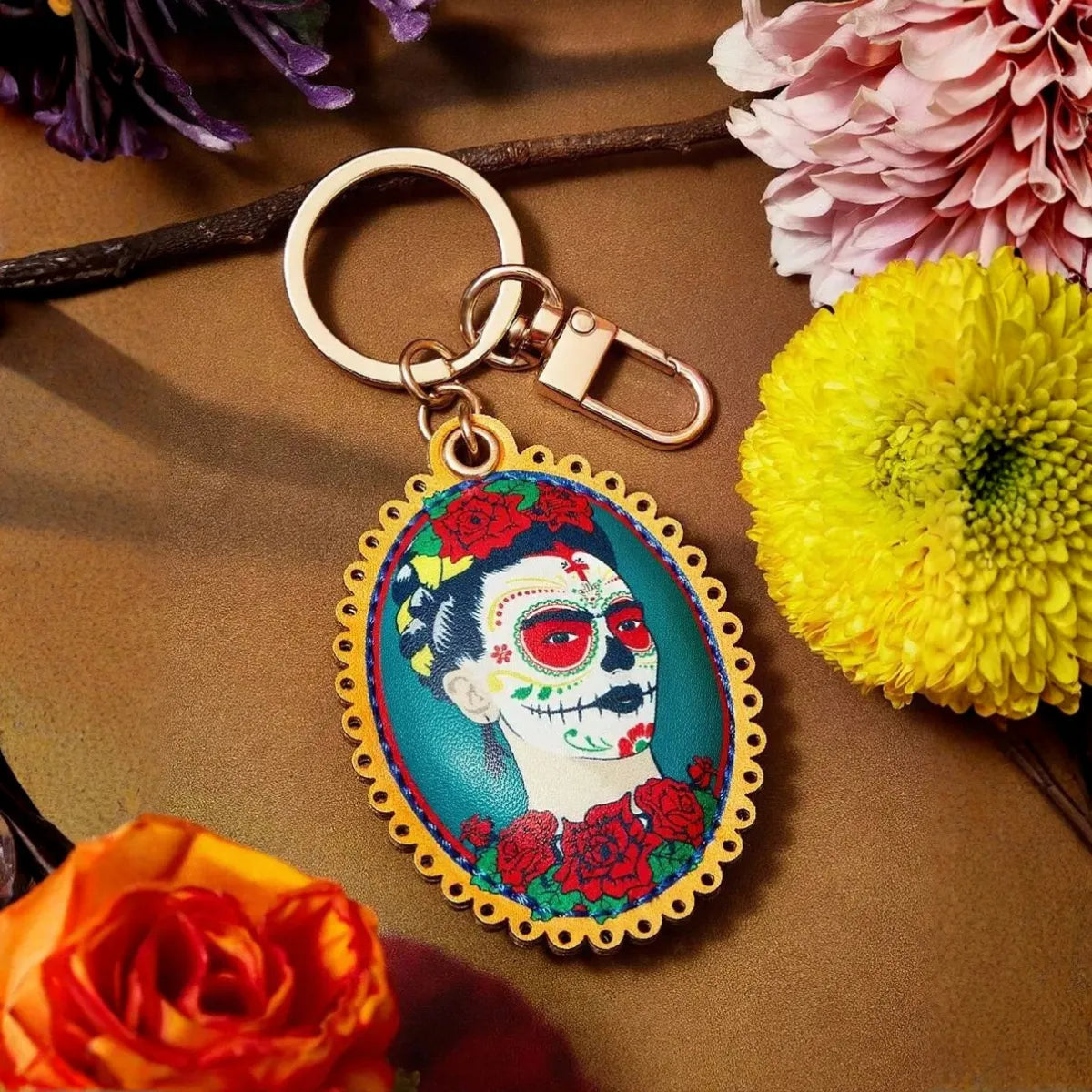 Chaveiro Frida Kahlo Dia dos Mortos Caveira Floral Metal Dourado