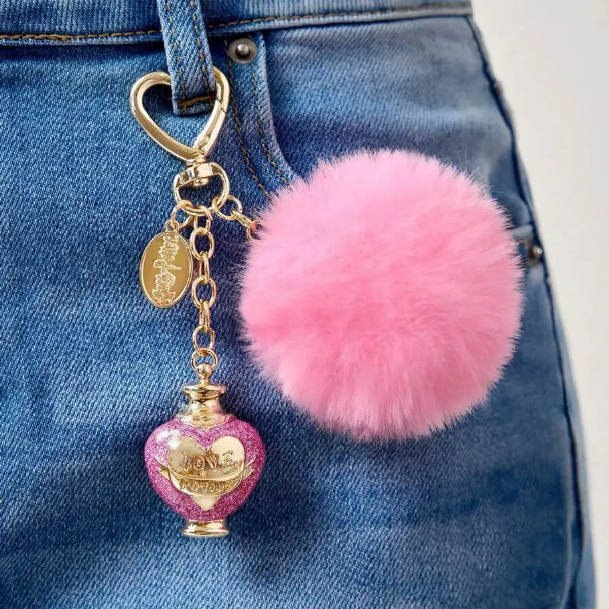 Chaveiro Harry Potter Love Potion Pompom Rosa Metal Dourado