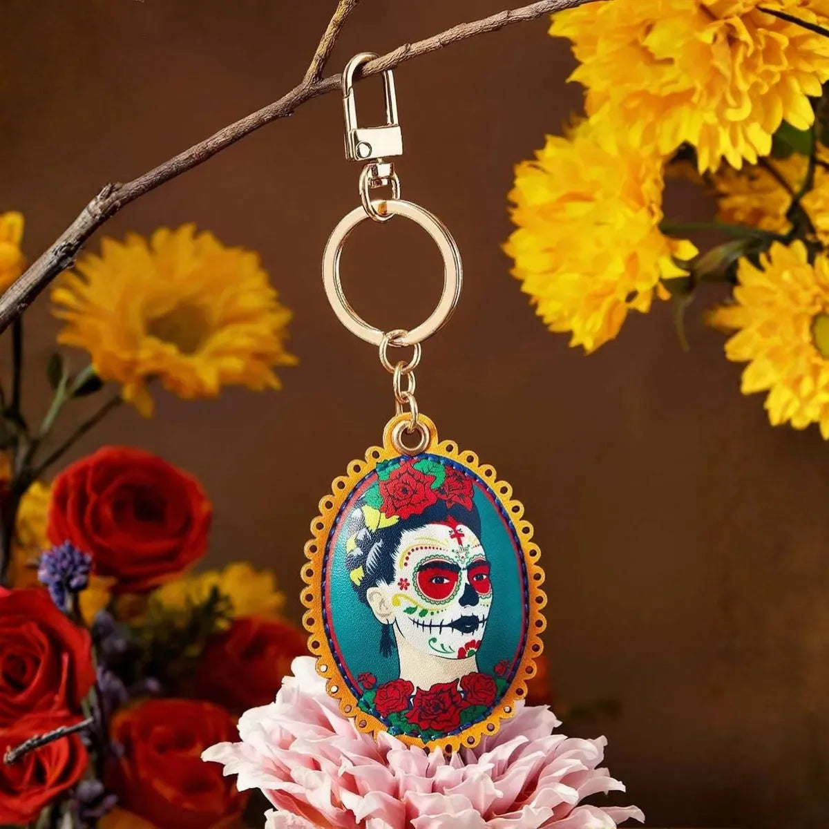 Chaveiro Frida Kahlo Dia dos Mortos Caveira Floral Metal Dourado
