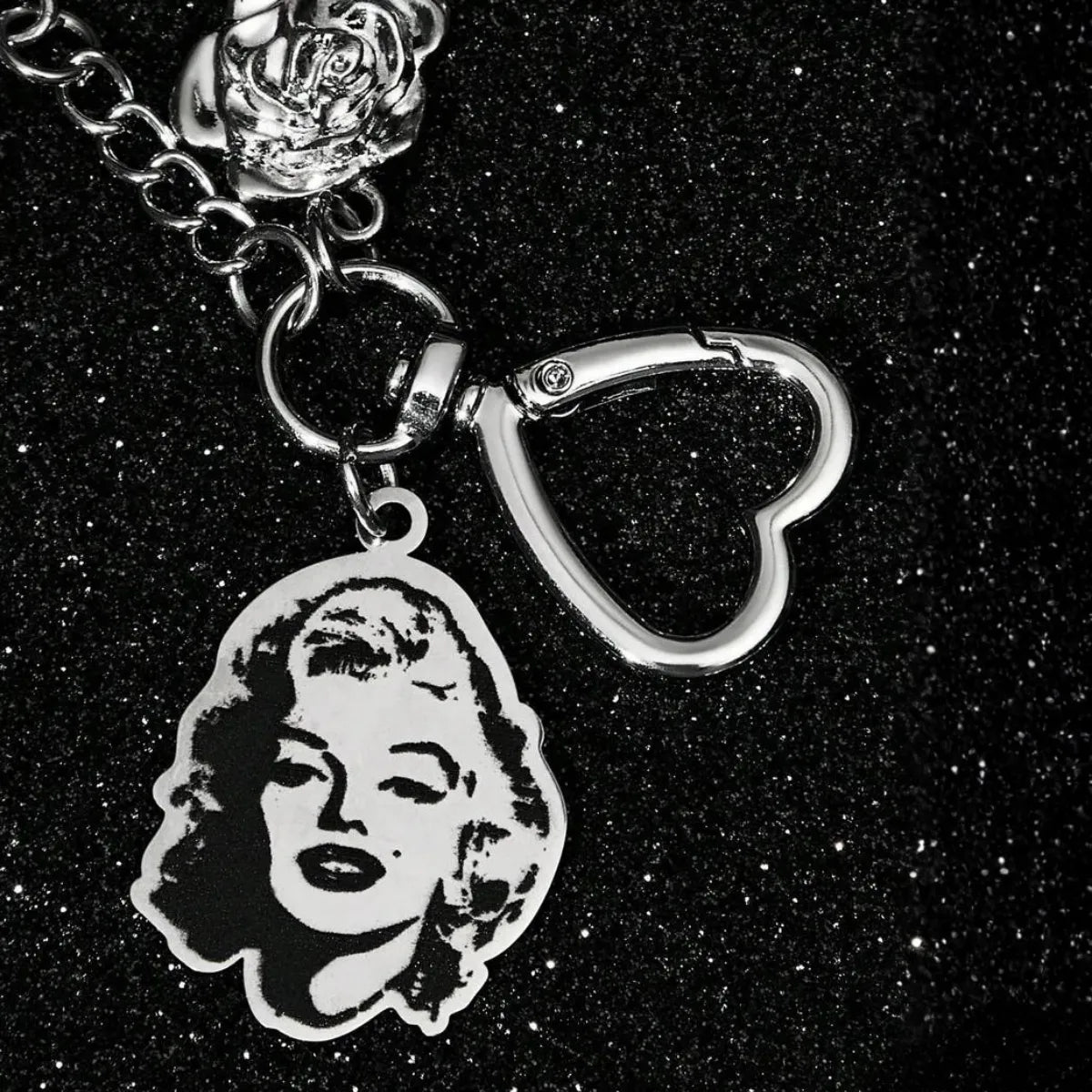 Chaveiro Marilyn Monroe Metal Letra M Strass Rosa Prateado