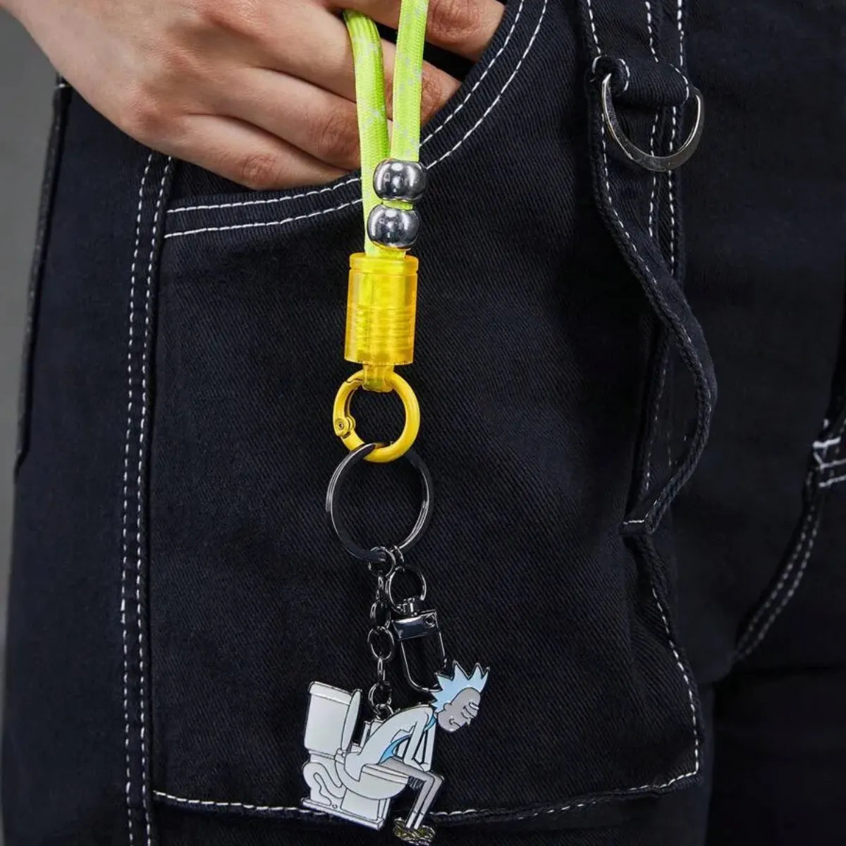 Chaveiro Rick and Morty Metal Cordão Neon Amarelo Verde