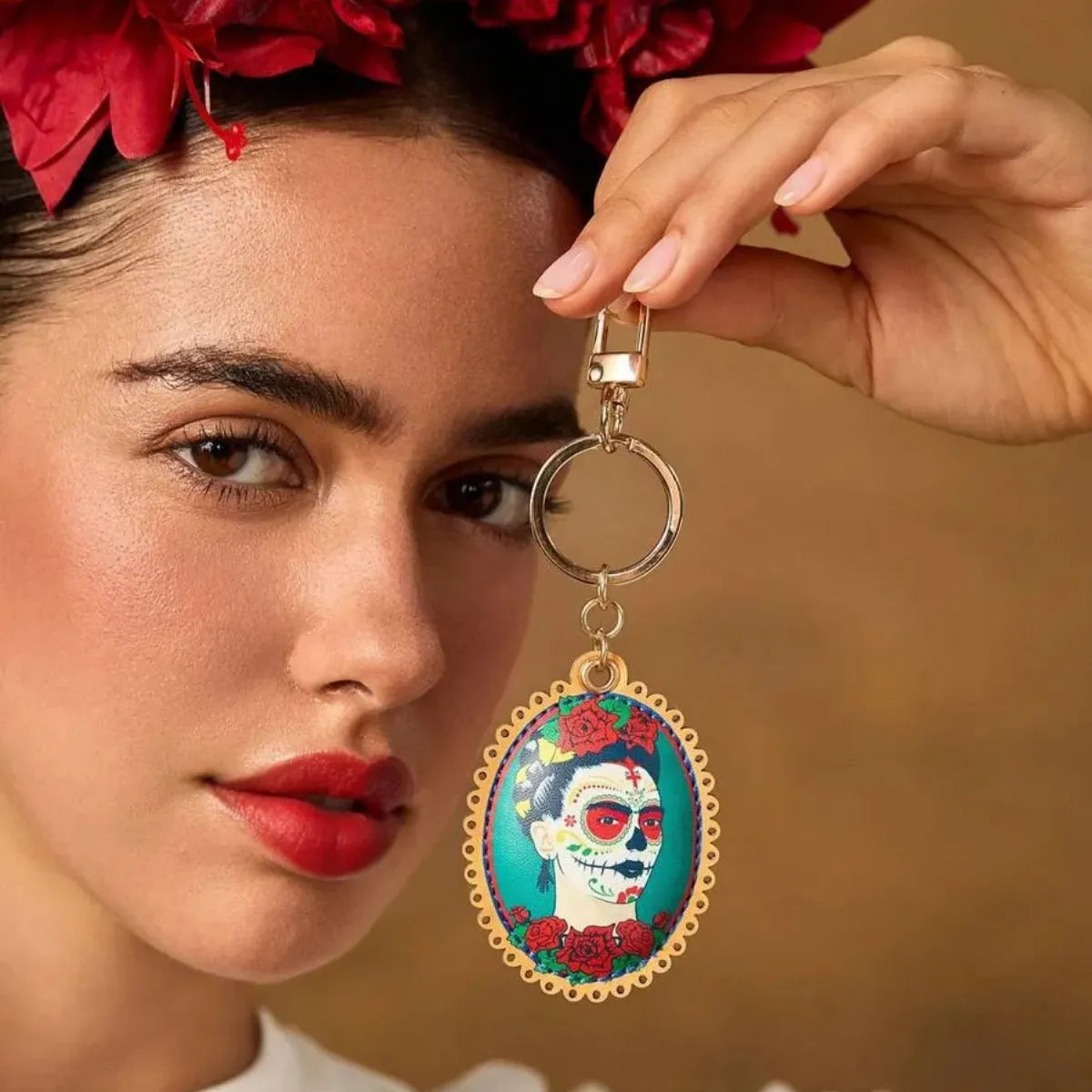 Chaveiro Frida Kahlo Dia dos Mortos Caveira Floral Metal Dourado