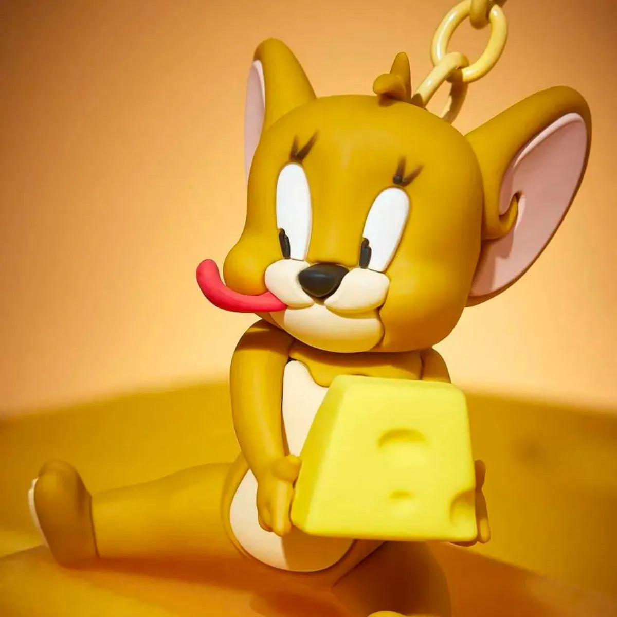 Chaveiro Tom e Jerry 3D Miniatura Queijo Dourado Rosa