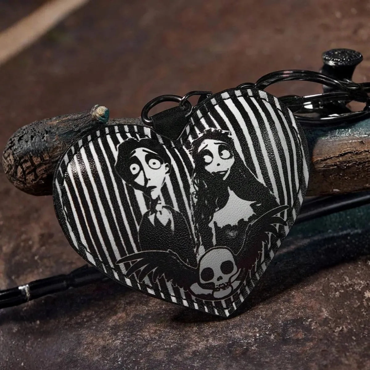 Chaveiro Noiva Cadáver Tim Burton Coração Preto e Branco